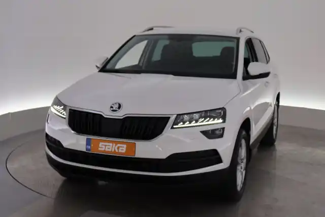 Valkoinen Maastoauto, Skoda Karoq – VAR-08085