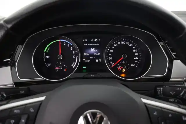 Valkoinen Farmari, Volkswagen Passat – VAR-08129