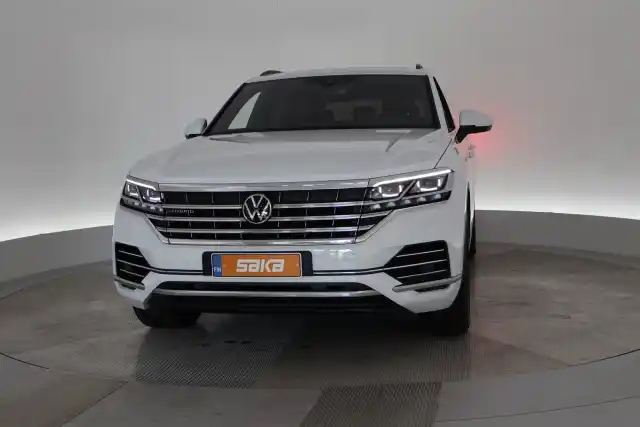 Harmaa Maastoauto, Volkswagen Touareg – VAR-08160