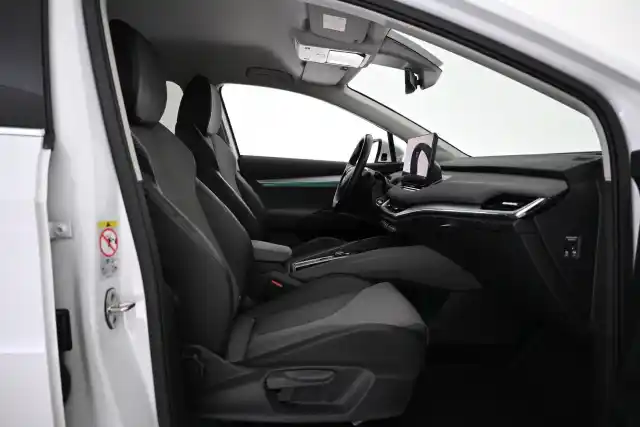 Valkoinen Maastoauto, Skoda Enyaq – VAR-08178