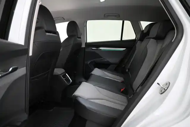 Valkoinen Maastoauto, Skoda Enyaq – VAR-08178