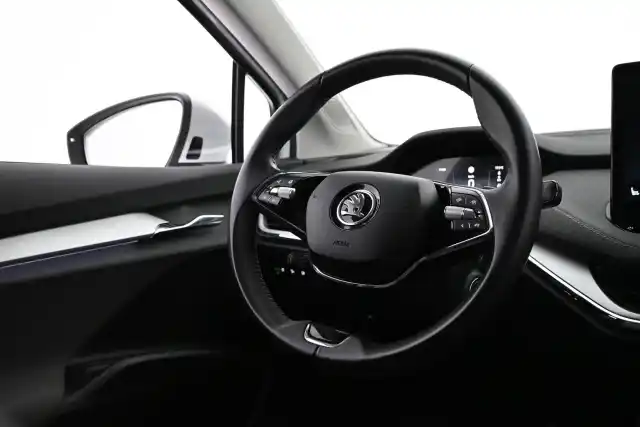 Valkoinen Maastoauto, Skoda Enyaq – VAR-08178