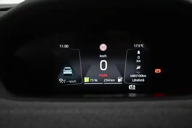 Valkoinen Maastoauto, Skoda Enyaq – VAR-08178