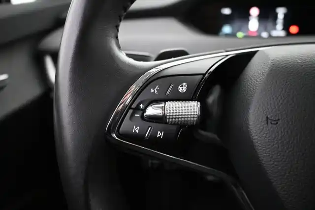 Valkoinen Maastoauto, Skoda Enyaq – VAR-08178