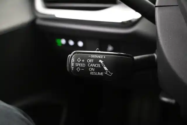 Valkoinen Maastoauto, Skoda Enyaq – VAR-08178