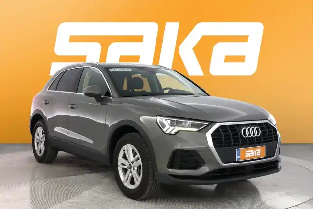 Vihreä Maastoauto, Audi Q3 – VAR-08187