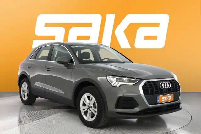 Vihreä Maastoauto, Audi Q3 – VAR-08187