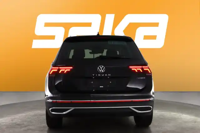 Musta Maastoauto, Volkswagen Tiguan – VAR-08357