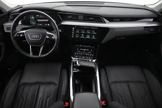 Harmaa Maastoauto, Audi e-tron – VAR-08395