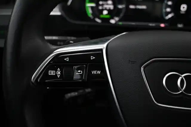 Harmaa Maastoauto, Audi e-tron – VAR-08395