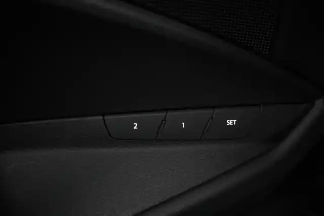 Harmaa Maastoauto, Audi e-tron – VAR-08395