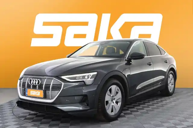 Harmaa Maastoauto, Audi e-tron – VAR-08395