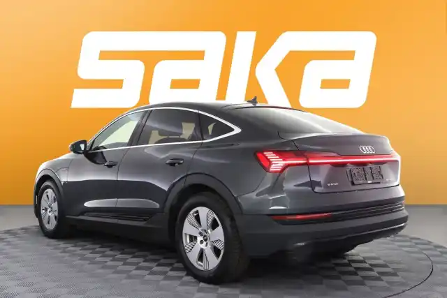 Harmaa Maastoauto, Audi e-tron – VAR-08395
