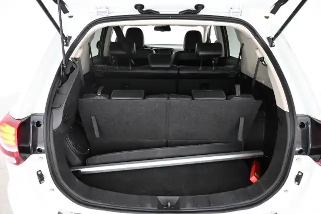 Valkoinen Maastoauto, Mitsubishi Outlander – VAR-08455