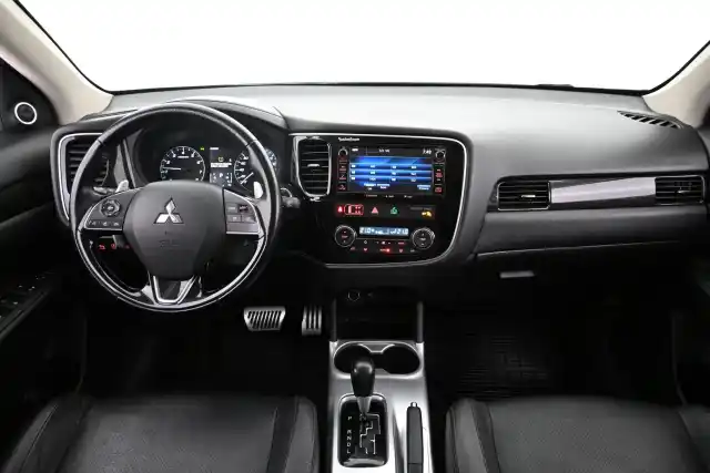 Valkoinen Maastoauto, Mitsubishi Outlander – VAR-08455