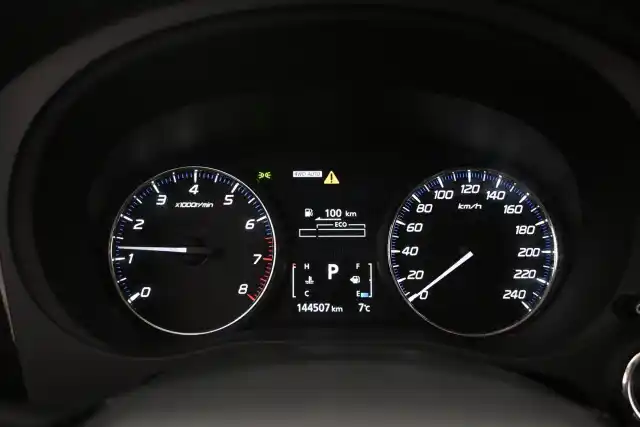 Valkoinen Maastoauto, Mitsubishi Outlander – VAR-08455
