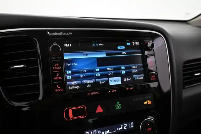 Valkoinen Maastoauto, Mitsubishi Outlander – VAR-08455