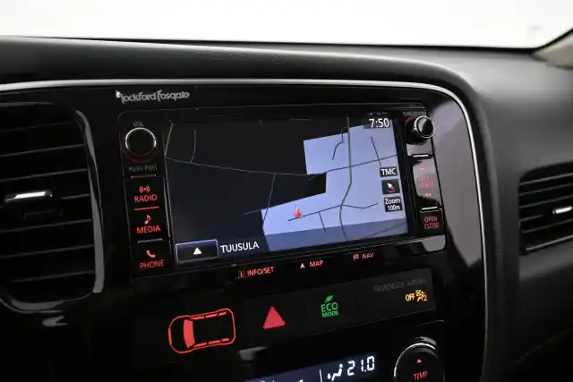 Valkoinen Maastoauto, Mitsubishi Outlander – VAR-08455