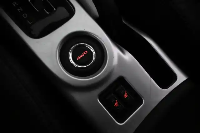 Valkoinen Maastoauto, Mitsubishi Outlander – VAR-08455