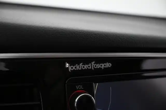 Valkoinen Maastoauto, Mitsubishi Outlander – VAR-08455