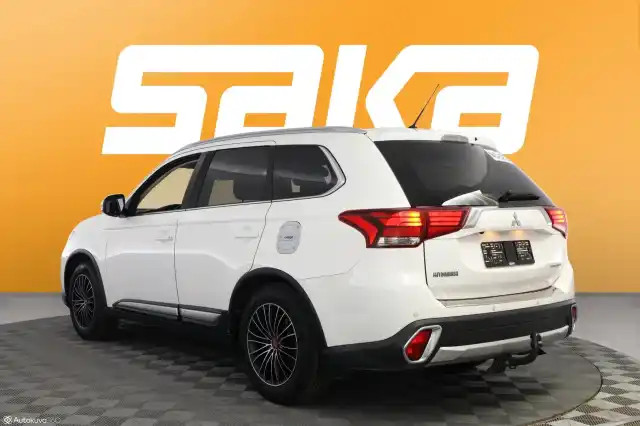 Valkoinen Maastoauto, Mitsubishi Outlander – VAR-08455