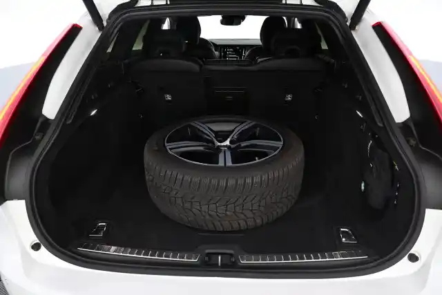 Valkoinen Farmari, Volvo V90 – VAR-08537