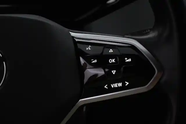 Valkoinen Viistoperä, Volkswagen ID.3 – VAR-08553