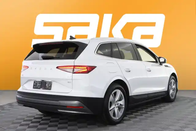 Valkoinen Maastoauto, Skoda Enyaq – VAR-08566