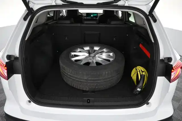 Valkoinen Maastoauto, Skoda Enyaq – VAR-08566