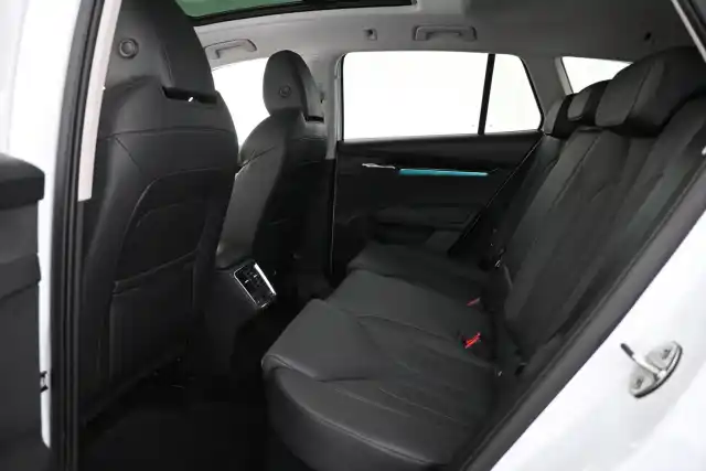 Valkoinen Maastoauto, Skoda Enyaq – VAR-08566