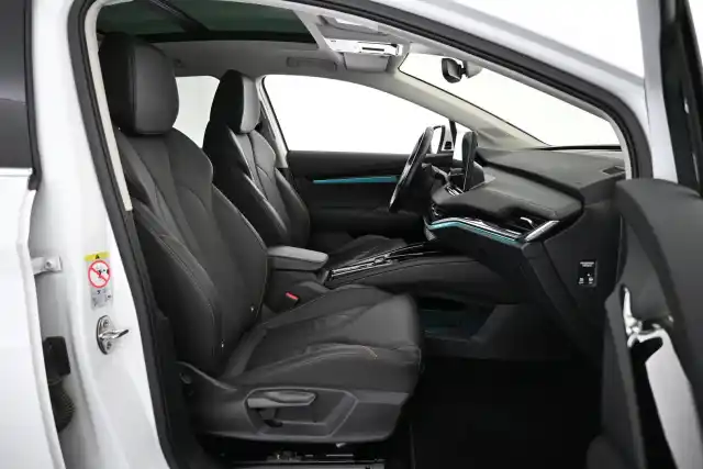 Valkoinen Maastoauto, Skoda Enyaq – VAR-08566