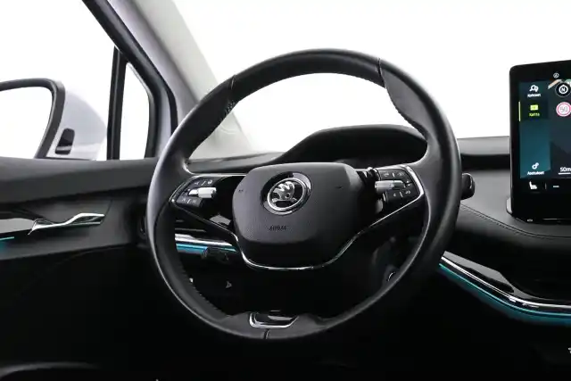 Valkoinen Maastoauto, Skoda Enyaq – VAR-08566