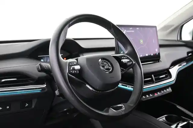 Valkoinen Maastoauto, Skoda Enyaq – VAR-08566