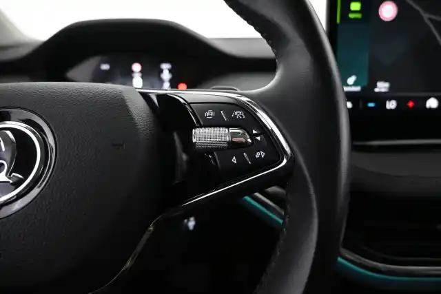 Valkoinen Maastoauto, Skoda Enyaq – VAR-08566