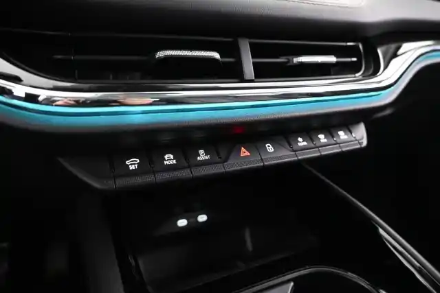 Valkoinen Maastoauto, Skoda Enyaq – VAR-08566