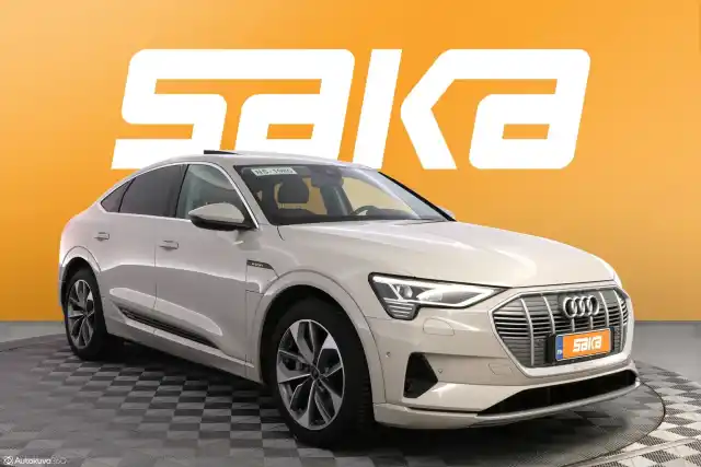 Beige Maastoauto, Audi e-tron – VAR-08680