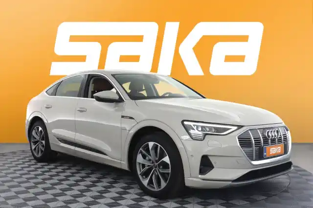 Beige Maastoauto, Audi e-tron – VAR-08680
