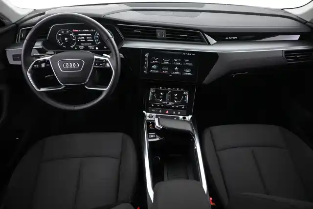 Harmaa Maastoauto, Audi e-tron – VAR-08726