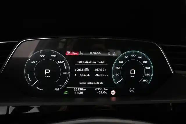 Harmaa Maastoauto, Audi e-tron – VAR-08726