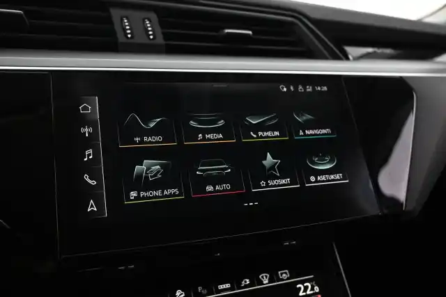 Harmaa Maastoauto, Audi e-tron – VAR-08726