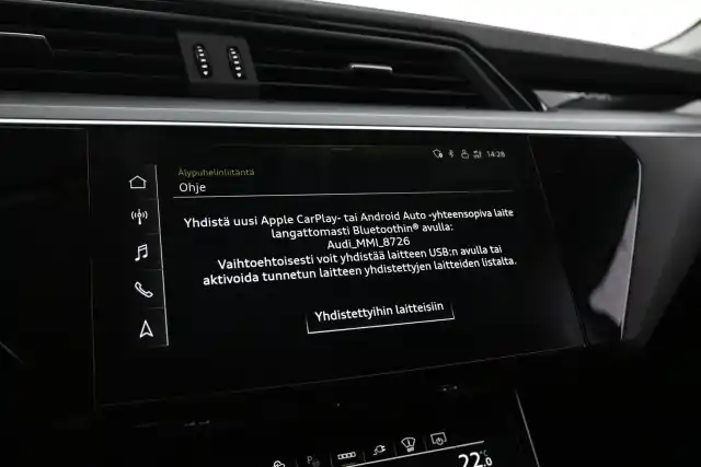 Harmaa Maastoauto, Audi e-tron – VAR-08726