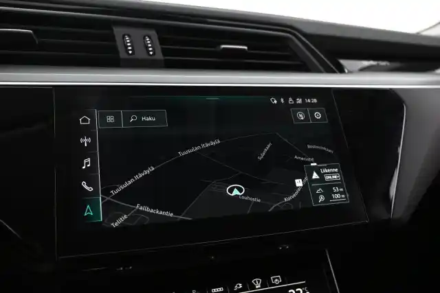 Harmaa Maastoauto, Audi e-tron – VAR-08726