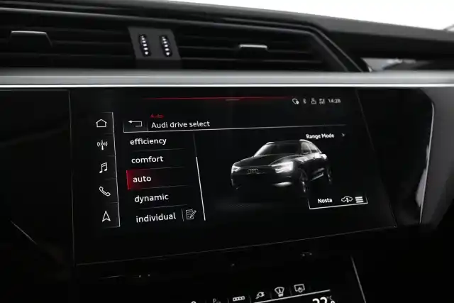 Harmaa Maastoauto, Audi e-tron – VAR-08726