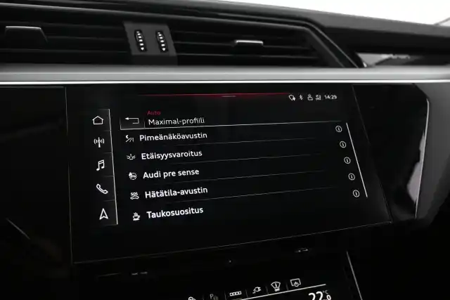 Harmaa Maastoauto, Audi e-tron – VAR-08726