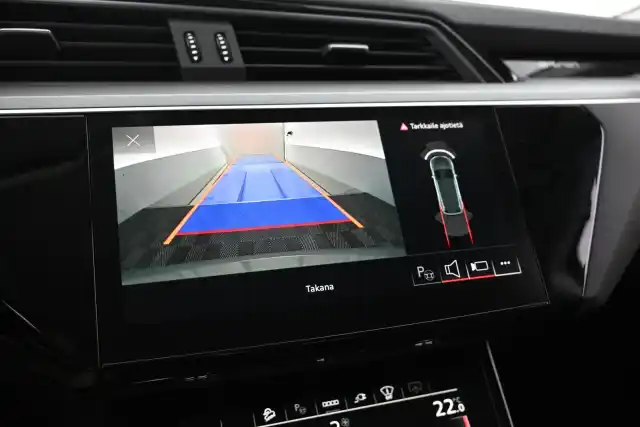 Harmaa Maastoauto, Audi e-tron – VAR-08726