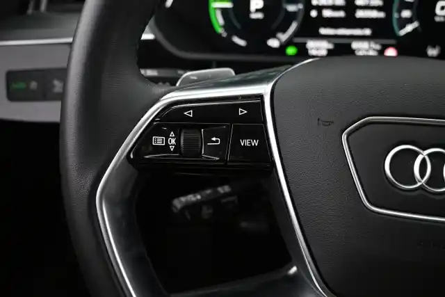 Harmaa Maastoauto, Audi e-tron – VAR-08726
