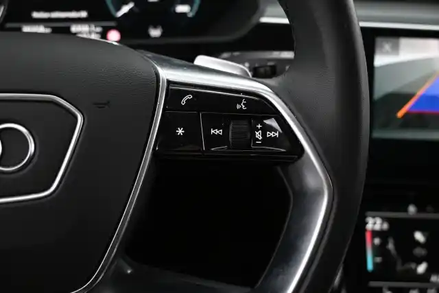 Harmaa Maastoauto, Audi e-tron – VAR-08726