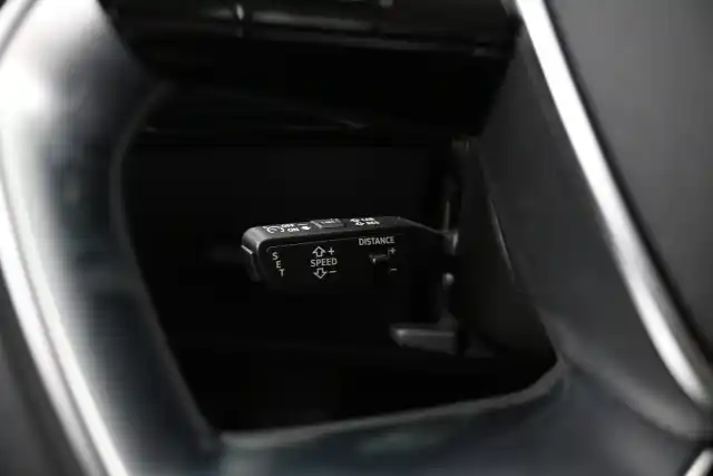 Harmaa Maastoauto, Audi e-tron – VAR-08726