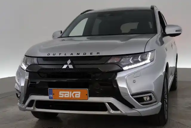 Harmaa Maastoauto, Mitsubishi Outlander PHEV – VAR-08771