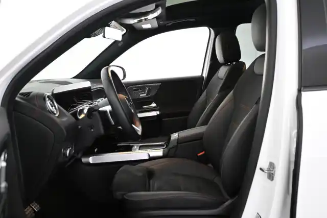 Valkoinen Maastoauto, Mercedes-Benz EQB – VAR-08880